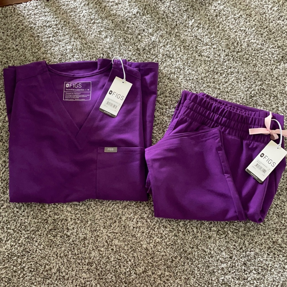 NWT FIGS MAGIC PURPLE MEDIUM